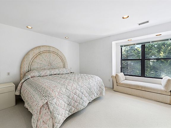 5th image of 50 Hubbard Ln Unit 47