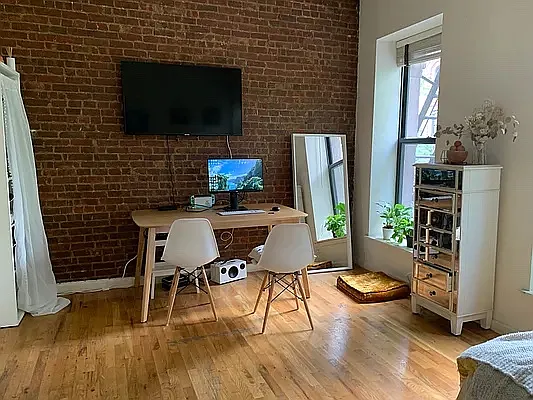 Rented by Oxford Property Group | media 43