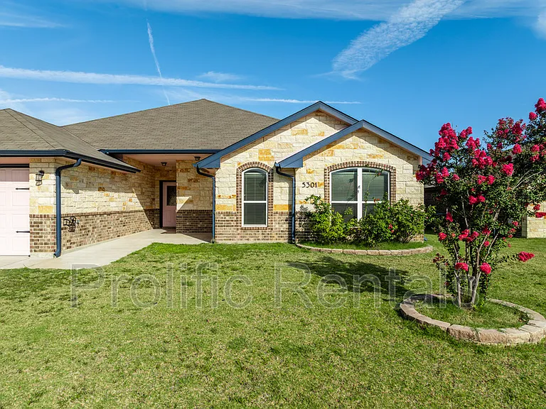 5301 Primavera Ln — Photo 4