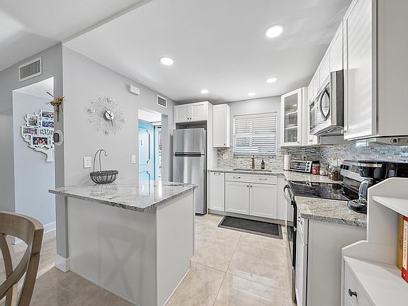 5th image of 725 Lori Drive #111