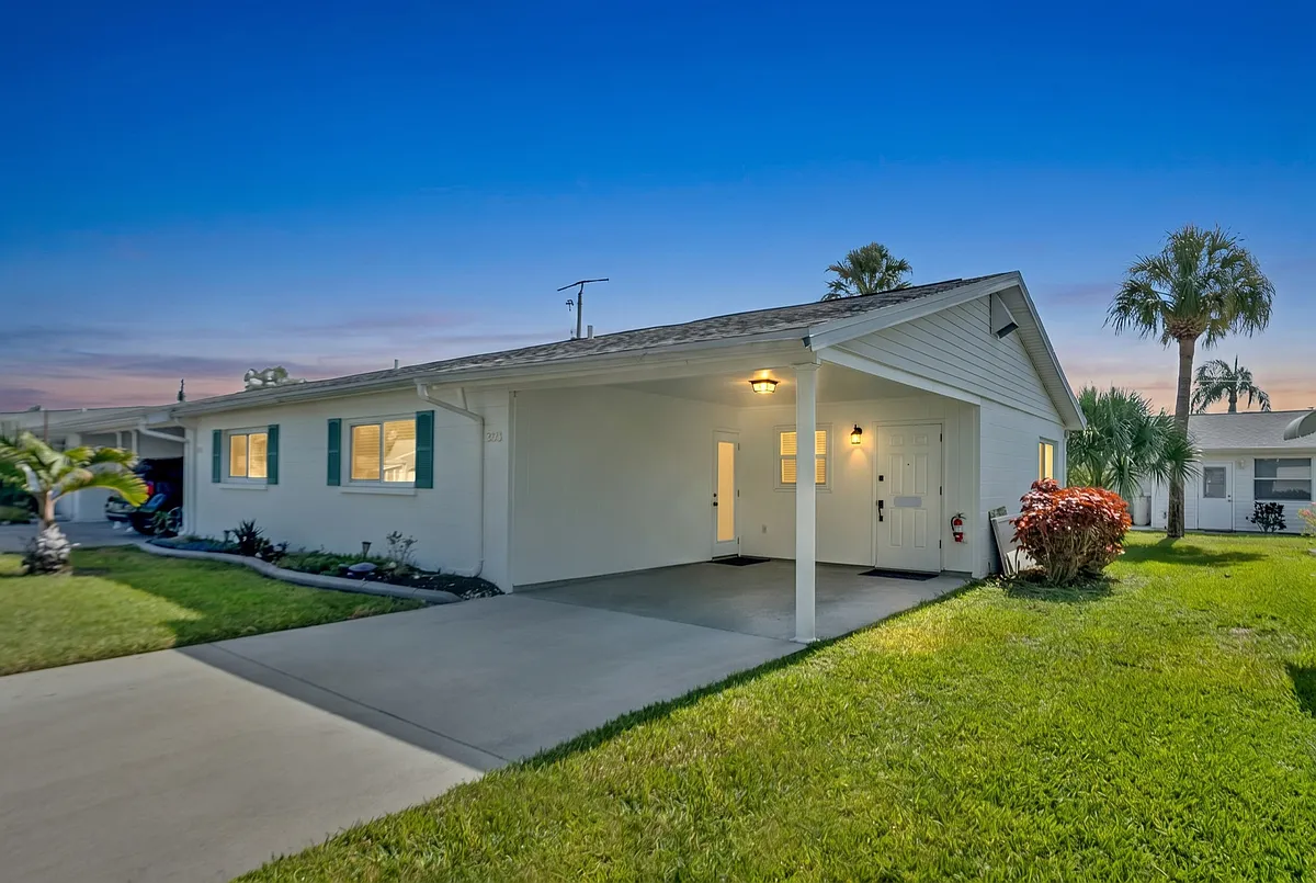 Building Photo - 5996 Hibiscus Dr #6