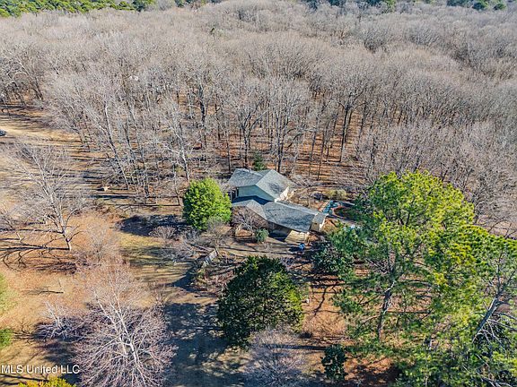 3rd image of 104 Shagbark Dr