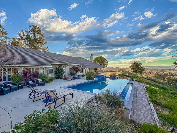 24525 Desert Ave, Santa Clarita, CA 91321