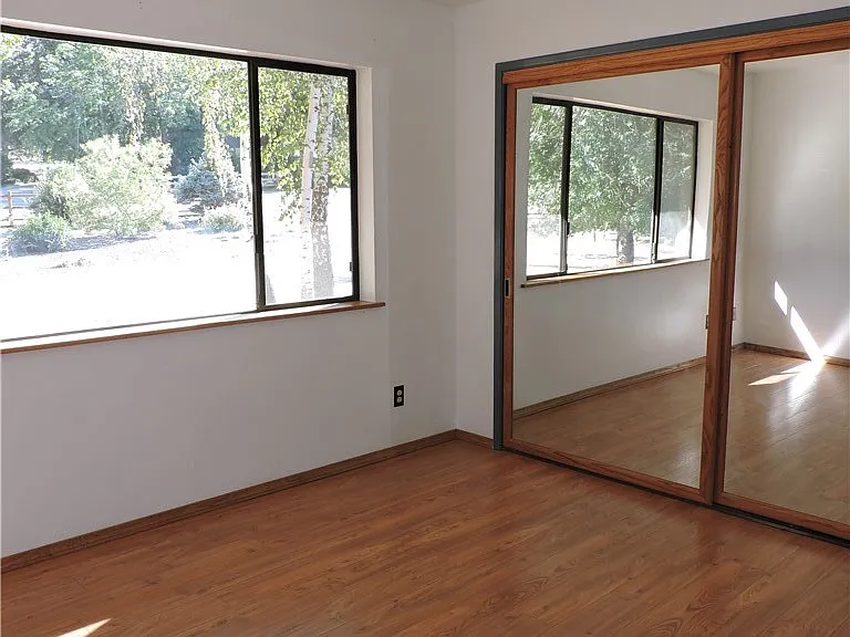 26931 Columbia Way — Photo 35