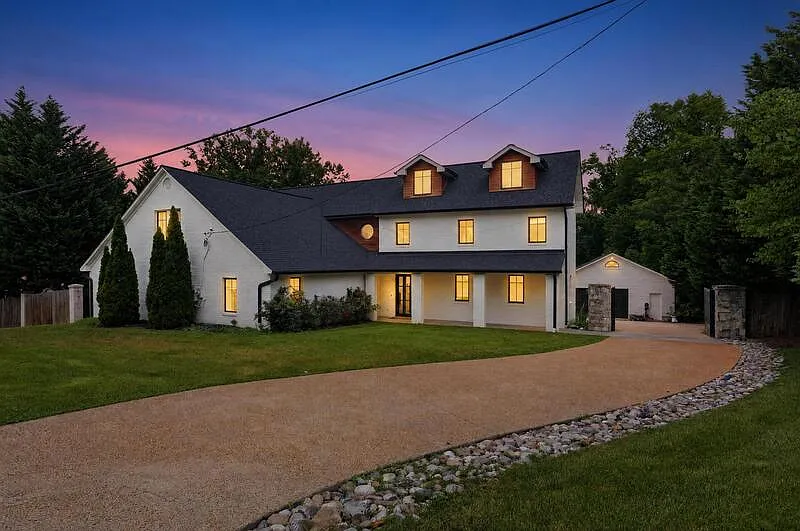 4 bed, 3.5 bath, 3818 sqft, $4,550 — Photo 3