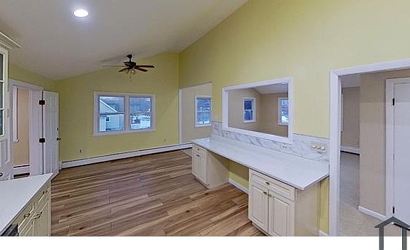 3rd image of 52 Rockefeller St Floor 2