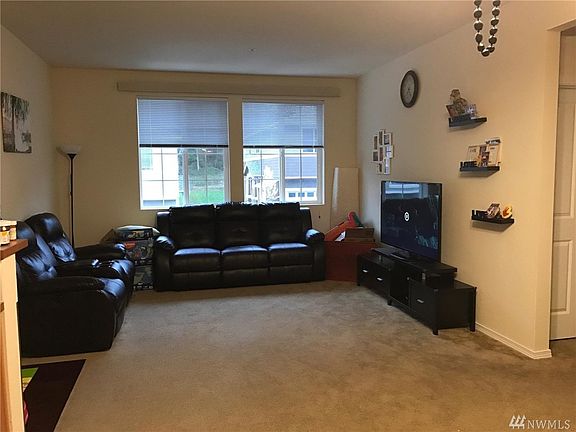 2nd image of 1653 Burnside Pl Unit C