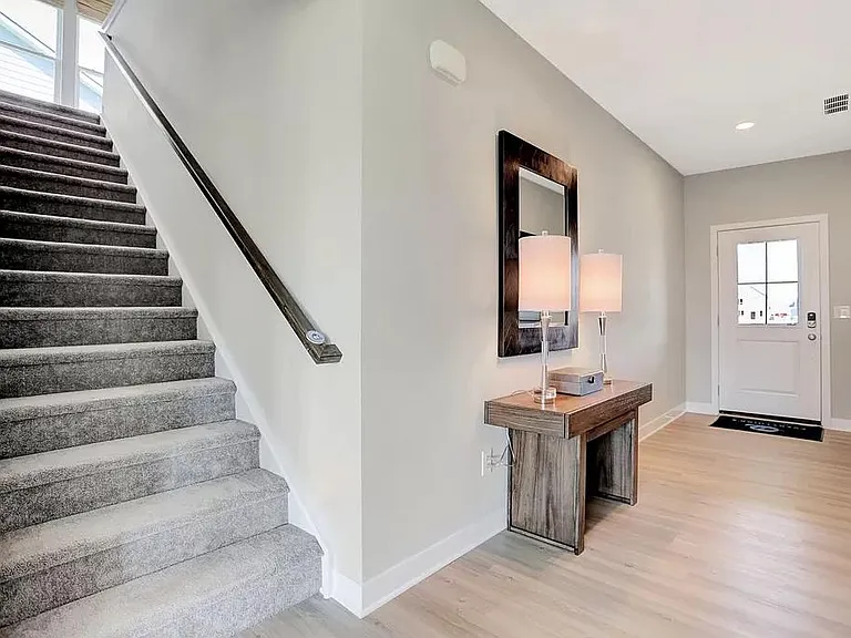 1151 Beverly Pl — Photo 6