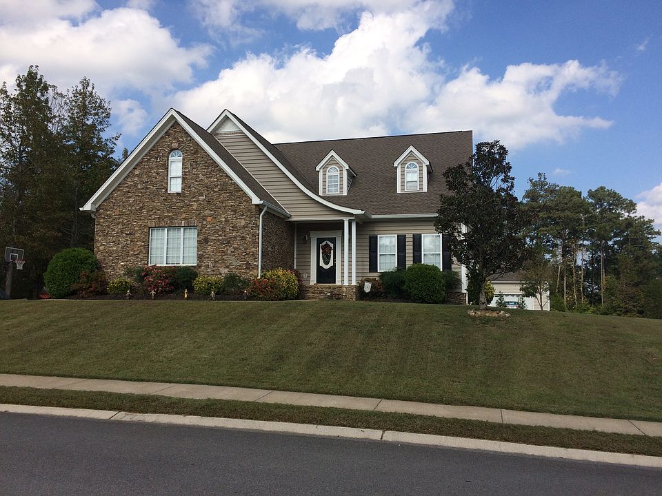 1st image of 100 Dakota Dr NE