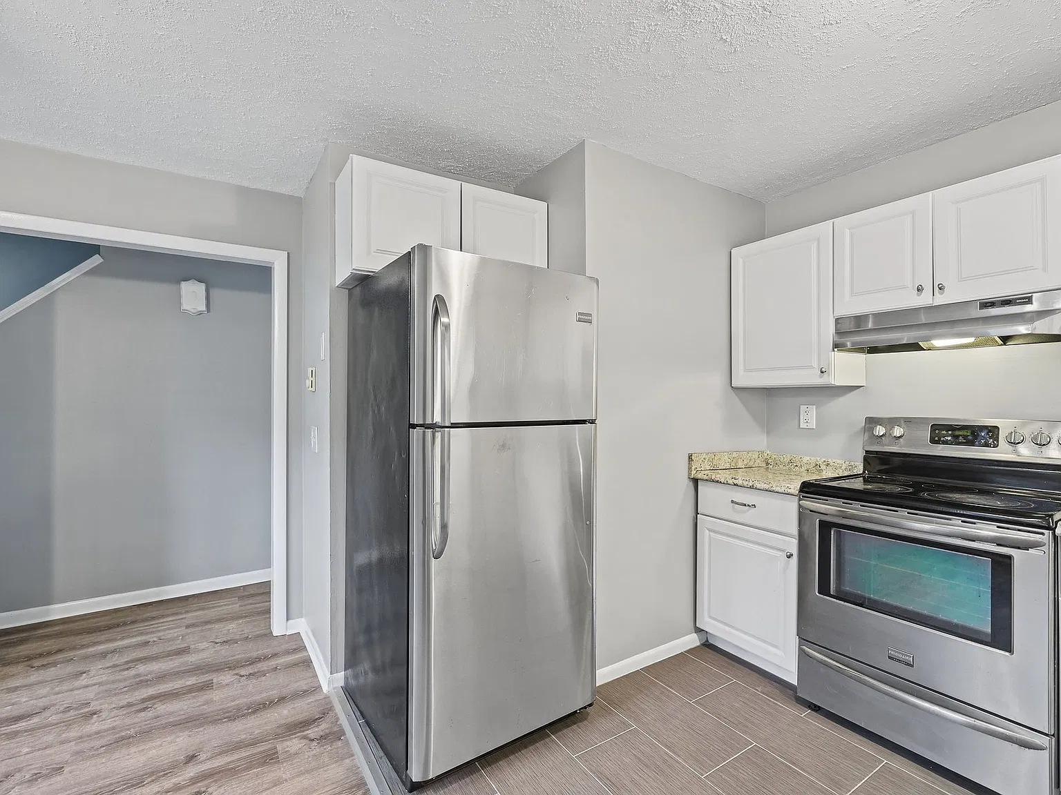 6 Irving Pl — Photo 4