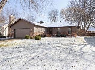557 Saratoga Dr, Elburn, IL 60119