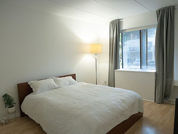 5th image of 14350 Barclay Ave APT 1B