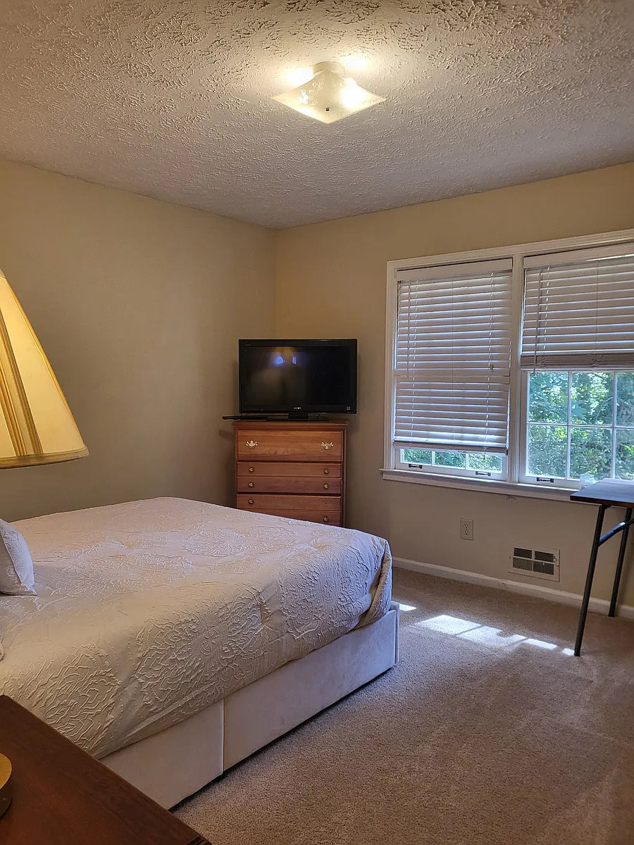 Building Photo - 5111 Cavalier Dr SE #2
