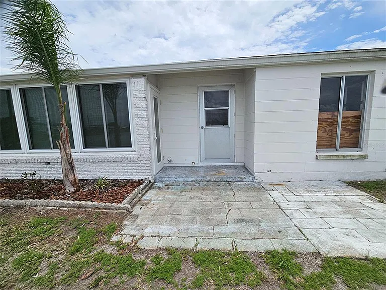 1703 Amhurst Cir — Photo 9
