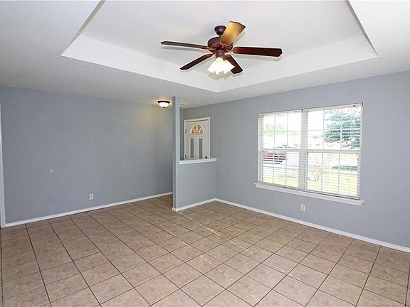 3rd image of 1002 Leigh Dr