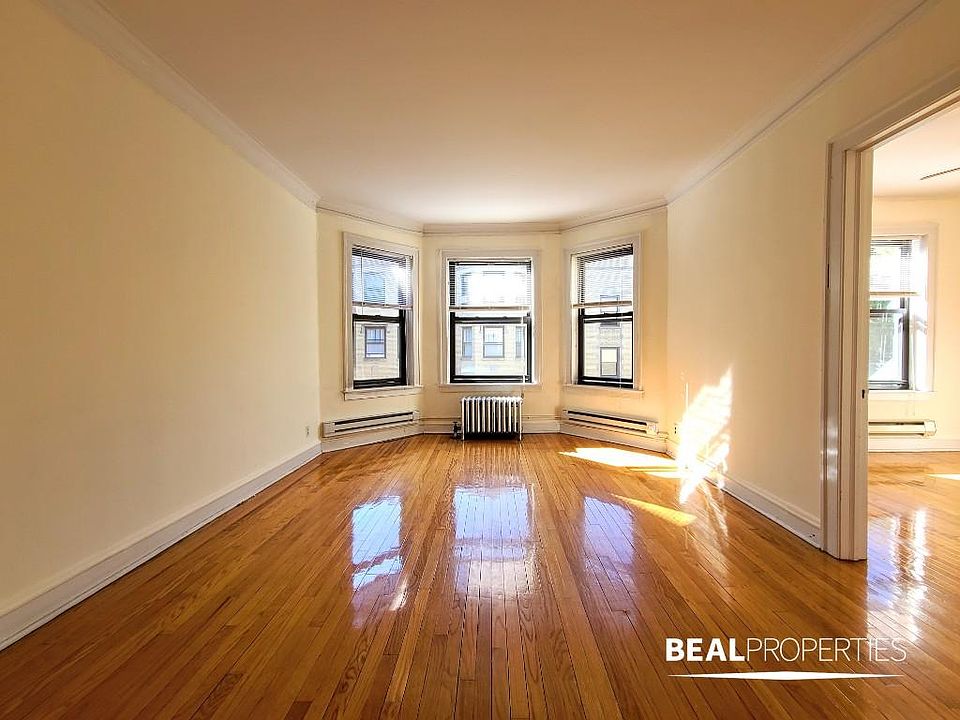 1st image of 1117 W Oakdale Ave #3H