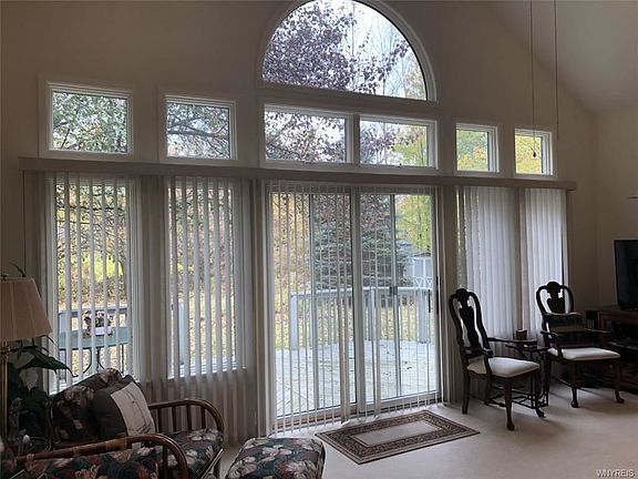 4th image of 366 Carrollwood Dr