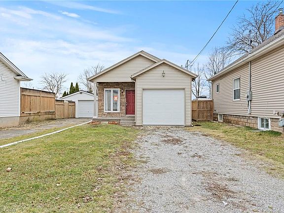 2nd image of 46A Pelham Rd