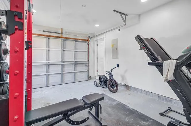 2076 Presidio Dr — Photo 31