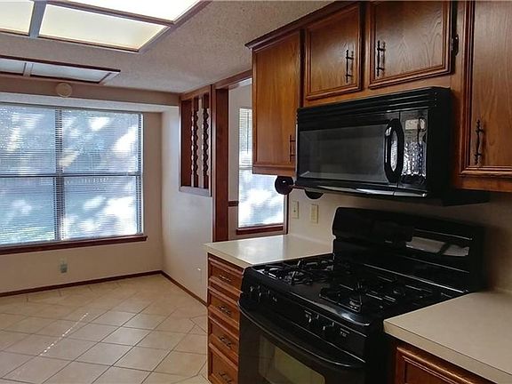 2nd image of 3511 Monument Dr