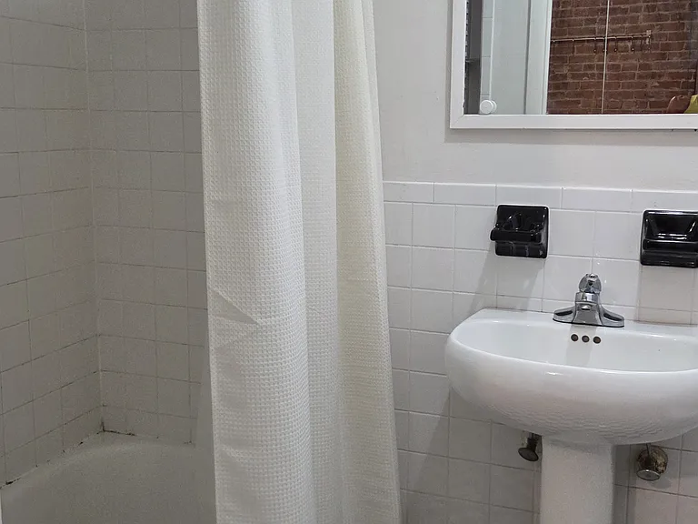 191 Montgomery St #2 — Photo 7