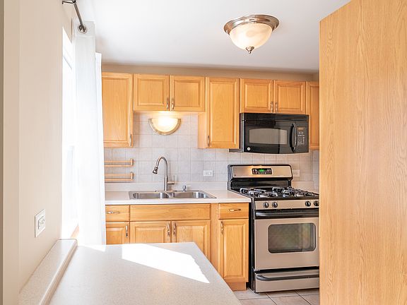 4th image of 2600 Westbrook Dr