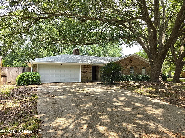 12334 Fernwood Cv — Photo 2