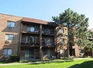 3511 Central Rd APT 302, Glenview, IL 60025