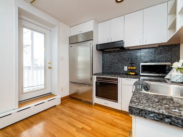72 Fairmont St #2, Cambridge, MA 02139