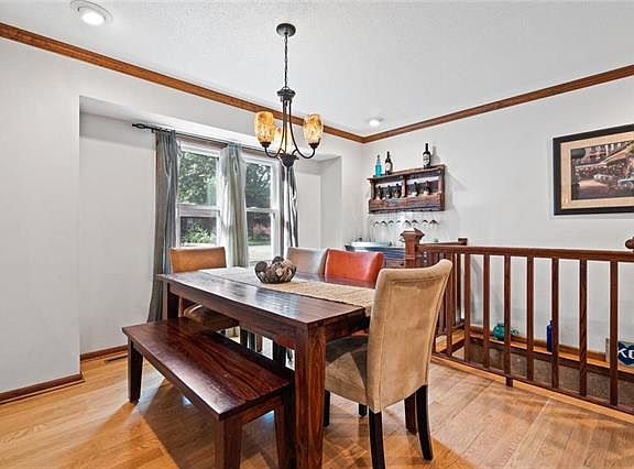 5th image of 5421 Melrose Ln