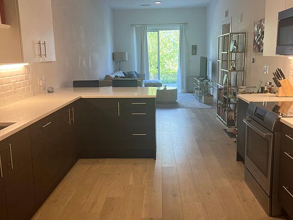 5th image of 2550 Lawrence St #104