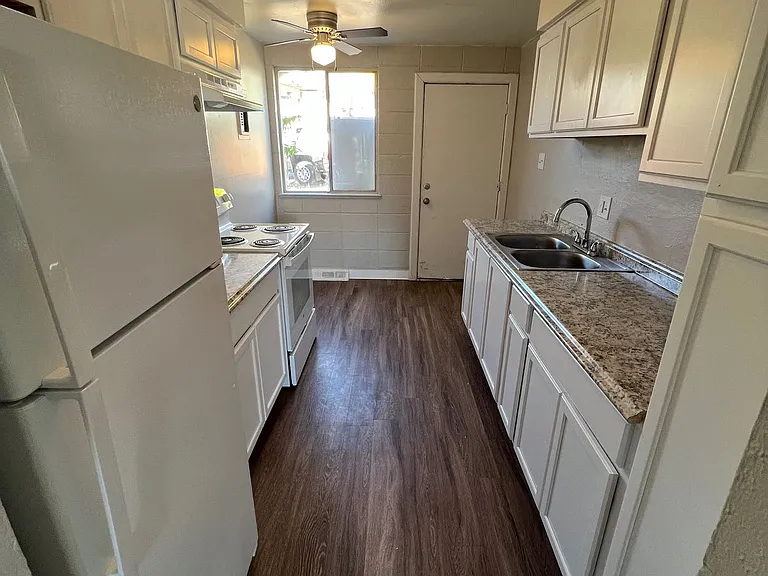 Highland Square Apartments — Photo 8