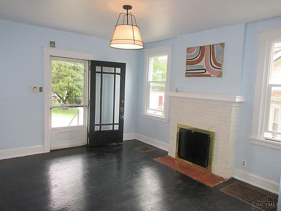 4th image of 2601 Fenton Ave