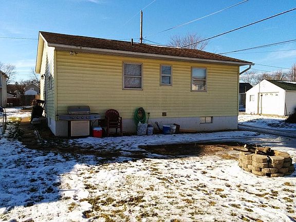3rd image of 230 Sherman Ave