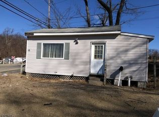 15 Lakeside Blvd, Hopatcong, NJ 07843