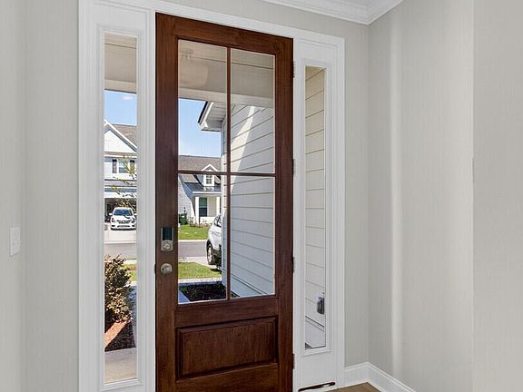 4th image of 490 Eagleview Dr