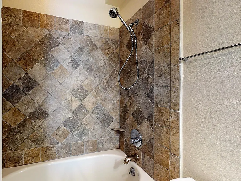 2104 State St — Photo 28