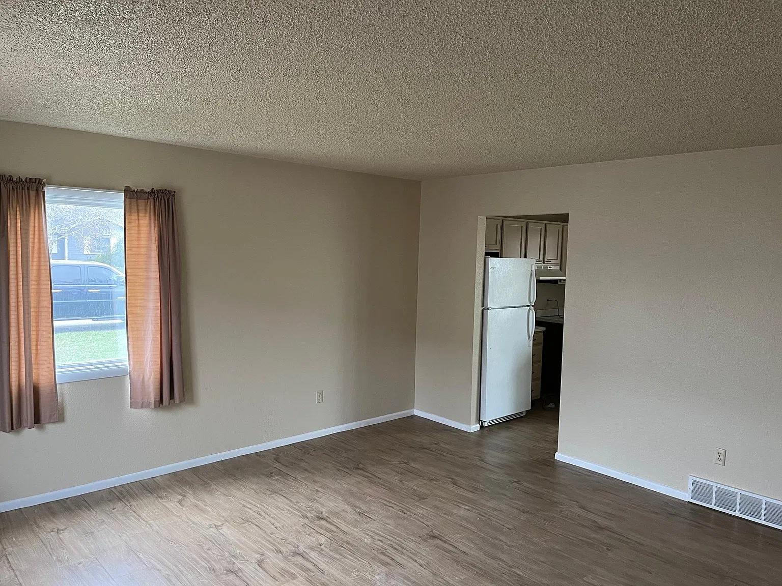 2 bed, 825 sqft, $1,150 — Photo 3