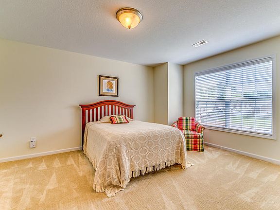 4th image of 8752 Carriage House Way