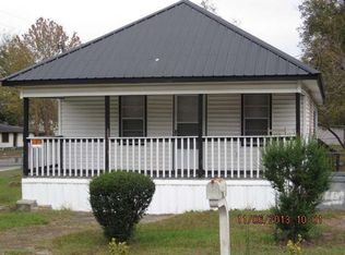 267 E Liberty Ave, Lyons, GA 30436