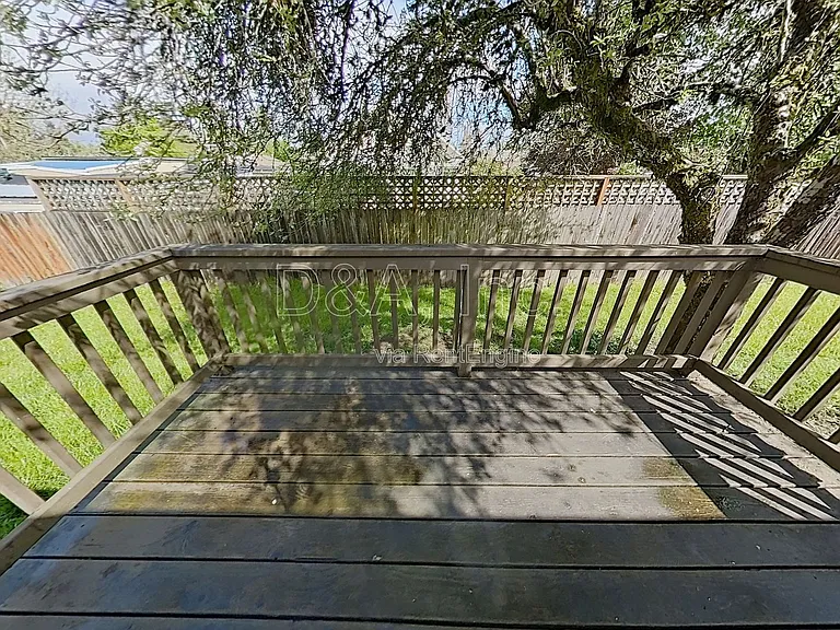 415 SE Mayberry Ave — Photo 18
