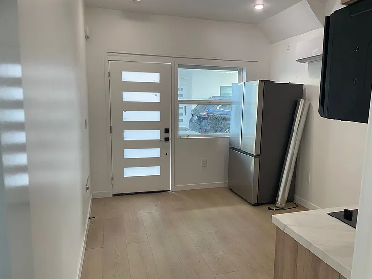 1376 Edgecliffe Dr — Photo 14