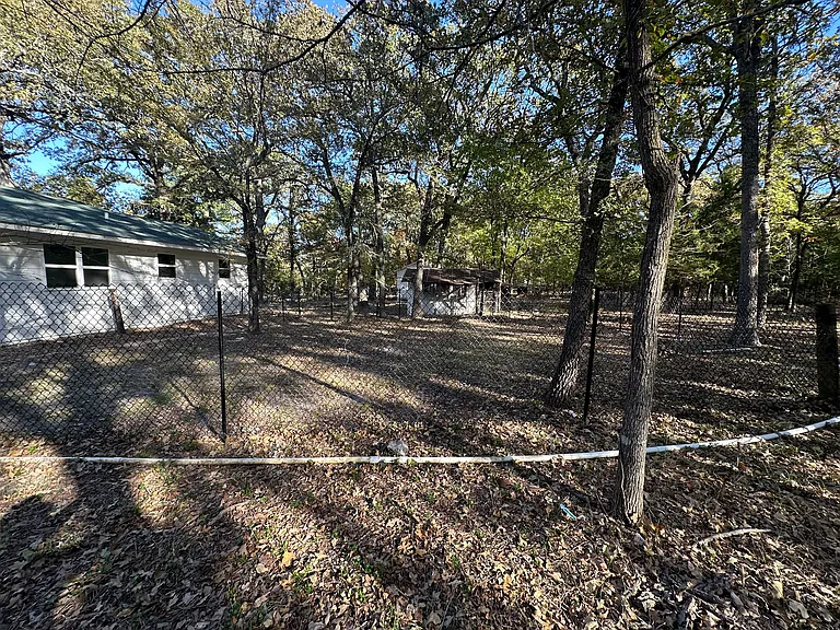 2752 Private Road 2410 — Photo 4