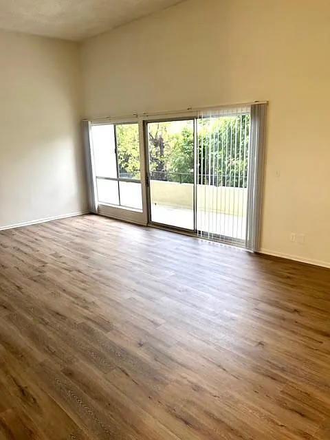 2 bed, 1300 sqft, $4,295 — Photo 4