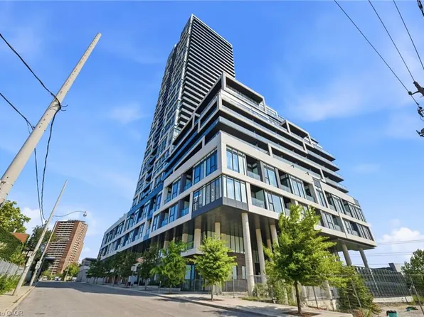 5 Defries St #801, Toronto, ON M5A 0W7