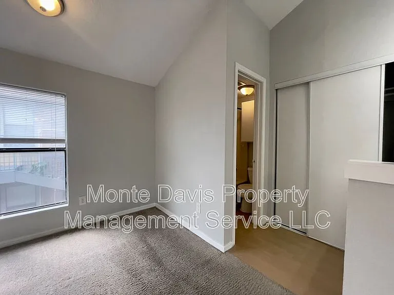 513 S Park Dr #304 — Photo 8