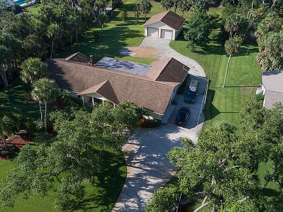 3rd image of 5475 Sand Lake Dr