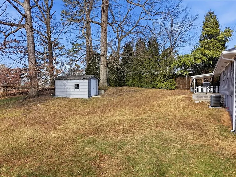 2467 Elmwood Cir SE — Photo 10