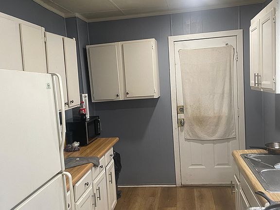4th image of 130 1/2 Elm St