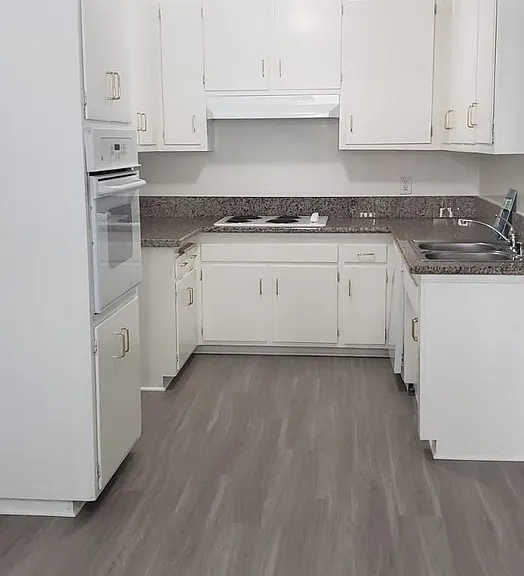5000 Coldwater Canyon Ave — Photo 2